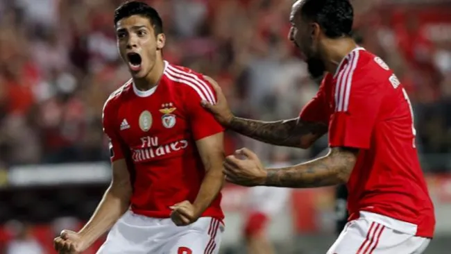 Jiménez grita un gol con el Benfica