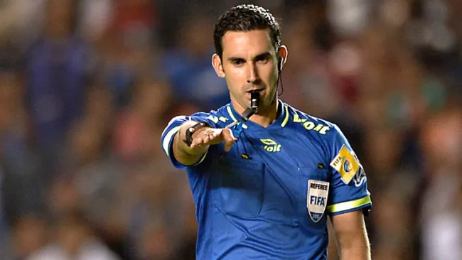 César Arturo Ramos hace una marcación 