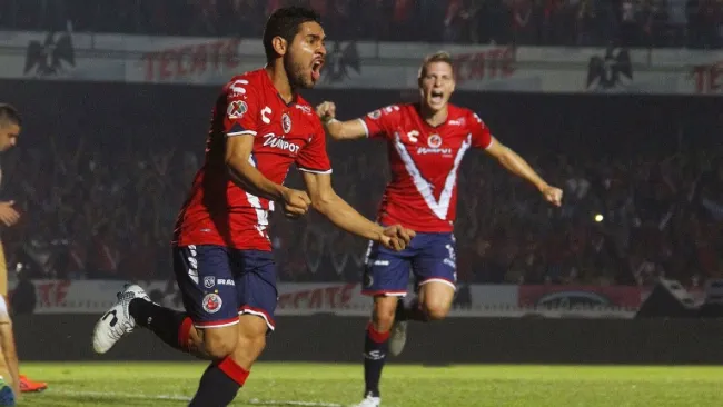 Villalva festeja un gol frente a Pumas