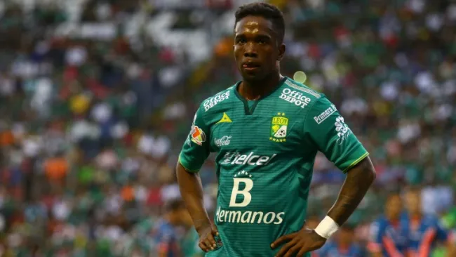 Darío Burbano durante un partido de León