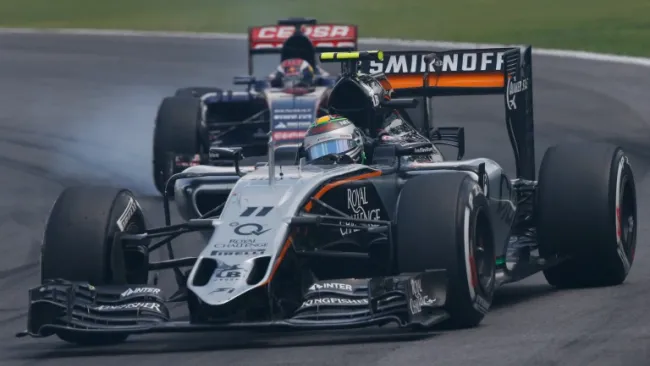 Checo Pérez conduce su Force India