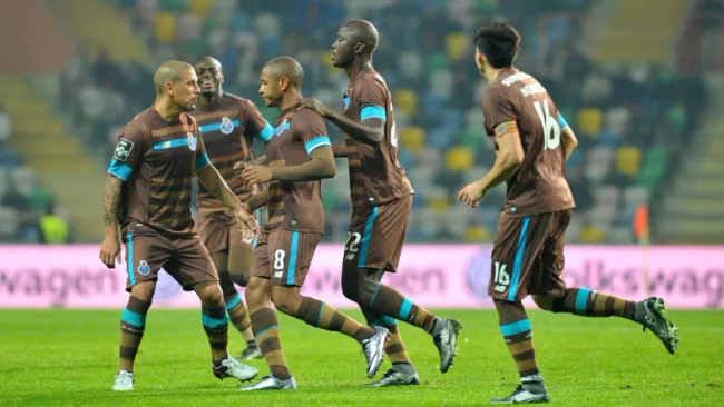 Herrera observa el festejo de sus compañeros