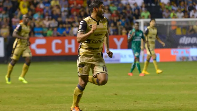 Martín Bravo en un duelo con los Dorados de Sinaloa