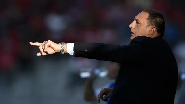 Pablo Marini da indicaciones en la Vuelta de los Cuartos de Final