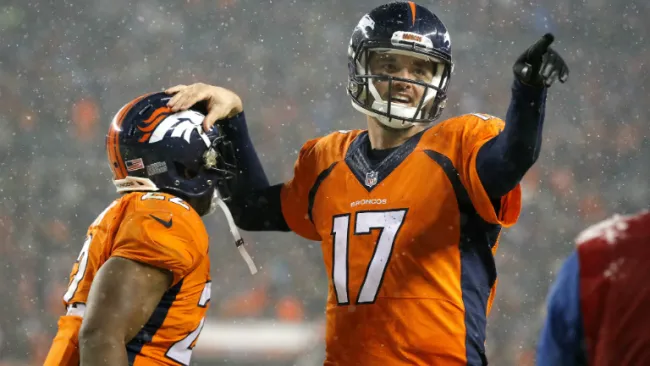 Osweiler festeja tras lograr el triunfo