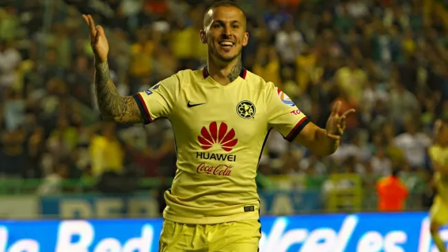 Benedetto celebra su gol contra León