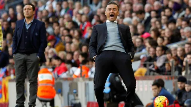 Luis Enrique grita durante un partido del Barcelona