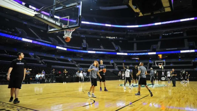 Los Kings practican en la duela de la Arena Ciudad de México