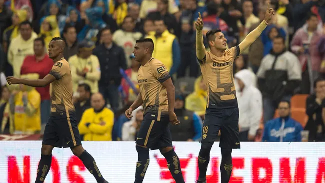 Sosa festeja tras anotar contra América