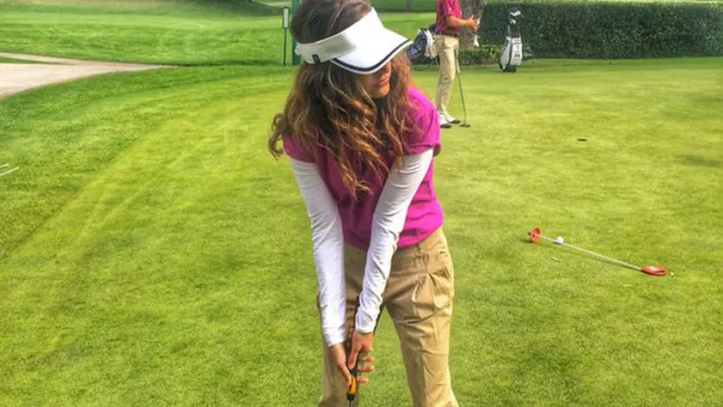 Wera Kuri, a punto de golpear la pelota