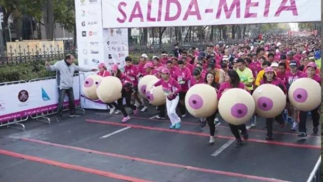 Corredores participan en la Carrera FUCAM