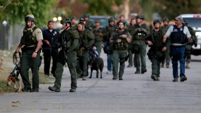 Las autoridades rastrean evidencia del tiroteo