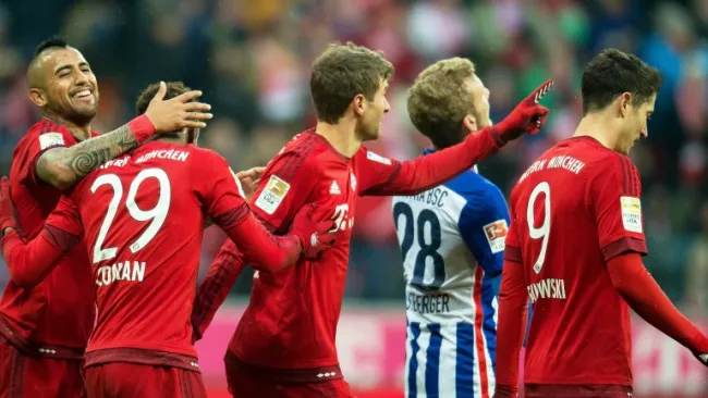 Los jugadores del Bayern Munich celebran una anotación