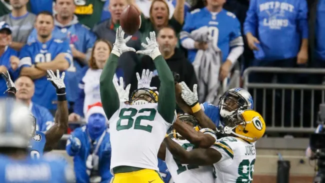 Momento en que Richard Rodgers atrapa el pase de anotación