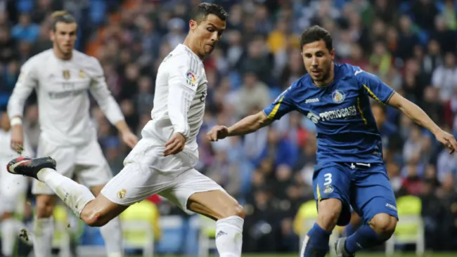 Cristiano Ronaldo se prepara para sacar disparo contra el Getafe