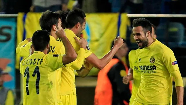 Bruno Soriano celebrando un gol con sus compañeros