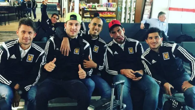 Gignac y miembros de Tigres previo a la Final