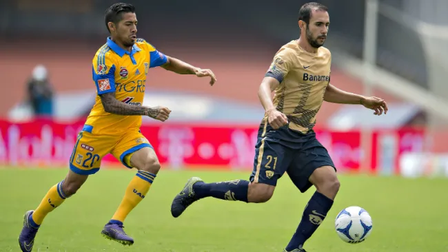 Aquino persigue a Castro en CU