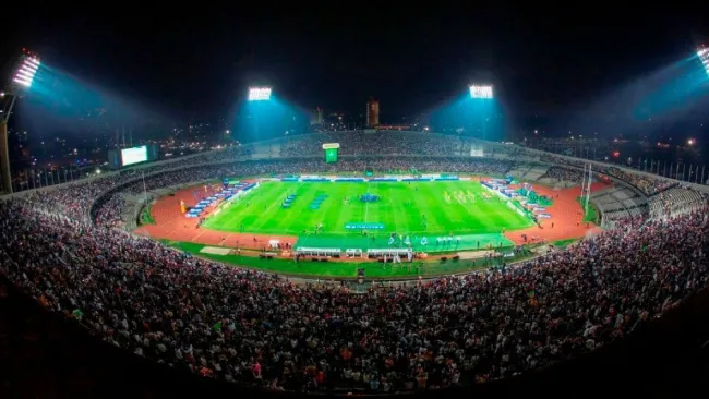 Estadio Olímpico Universitario, durante un juego nocturno