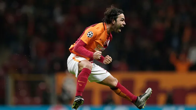 Selcuk Inan celebra su gol con Galatasaray 
