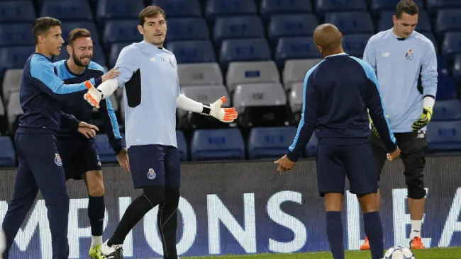 Layún y Casillas, junto a sus compañeros de equipo