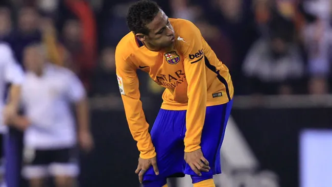 Neymar se lamenta en duelo con Barcelona