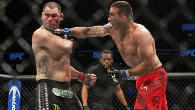Caín recibe golpe de Werdum