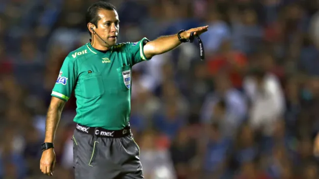 José Alfredo Peñaloza en un partido de la Liga MX