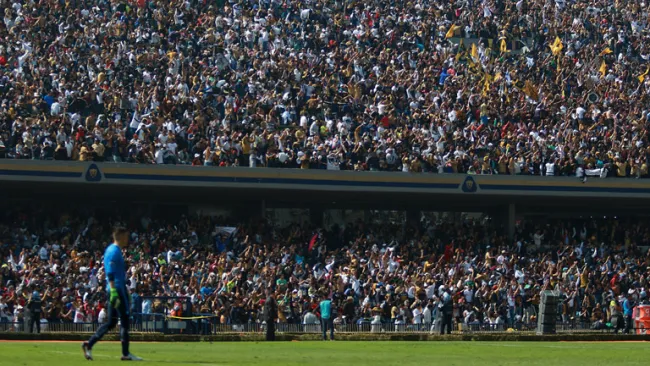 La afición de Pumas con el Olímpico abarrotado