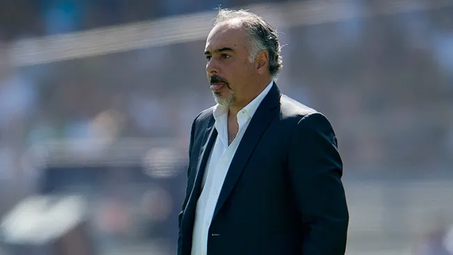 Memo Vázquez en partido con Pumas 