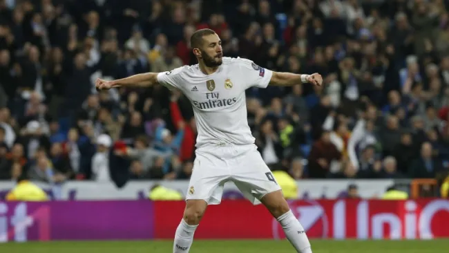 Karim Benzema celebrando un gol con el Real Madrid