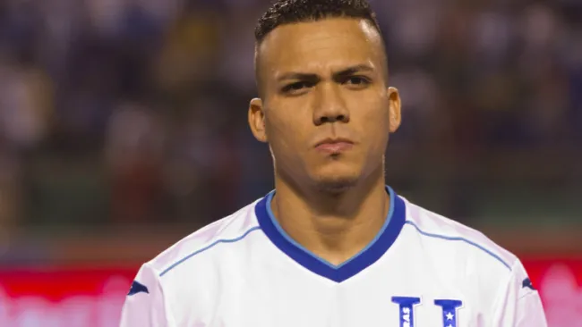Peralta en partido con Honduras