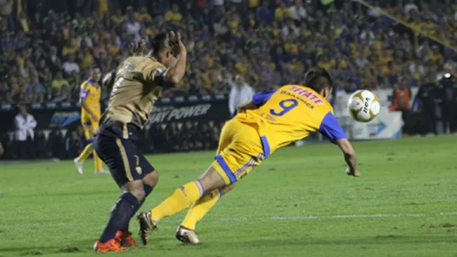 Momento del supuesto empujón en el área