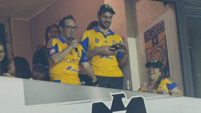 Schneider en el Universitario viendo la Final