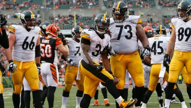 DeAngelo Williams festeja después de anotar un TD