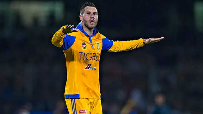 Gignac festeja su gol contra Pumas