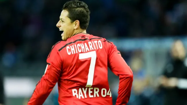 Chicharito Hernández festeja un gol