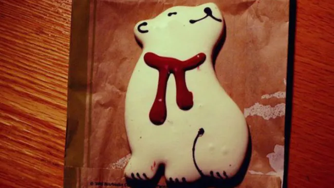Galleta de oso polar de Starbucks causa polémica en redes sociales