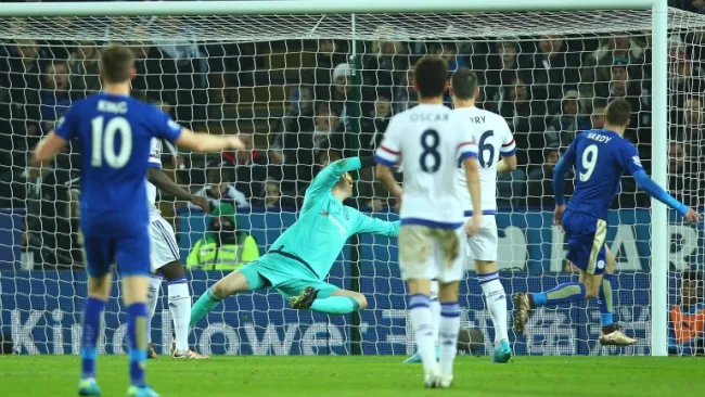 Vardy marcando el primer gol del partido