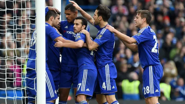 Jugadores del Chelsea celebran en un partido