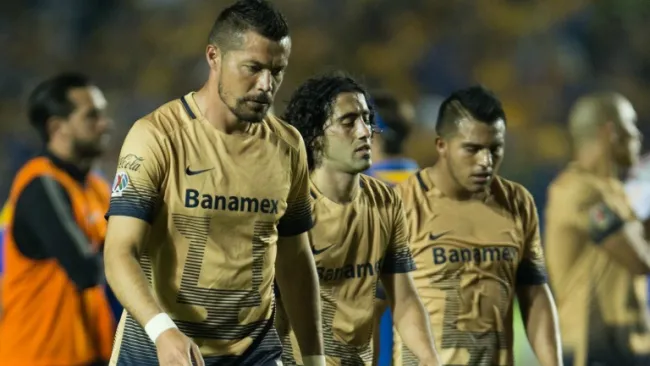 Dante López sale del campo tras la Final contra Tigres