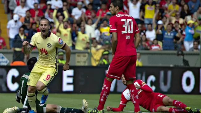 Benedetto celebra tras marcar contra Toluca