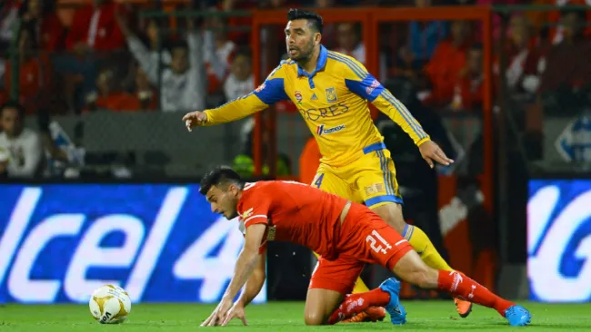 Rivas compite por el esférico