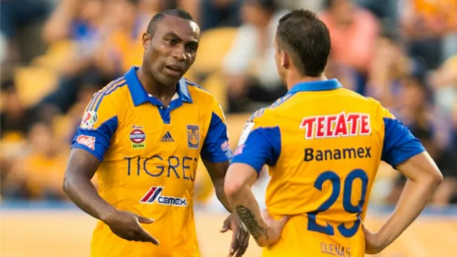 Joffre Guerrón en partido con Tigres