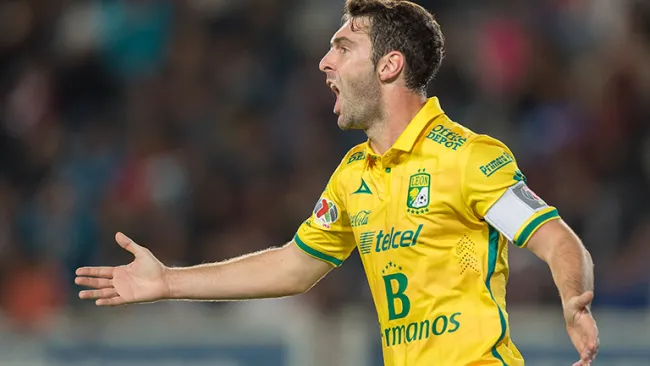 Boselli celebra en un partido con León