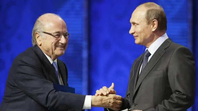 Blatter saluda a Putin durante evento