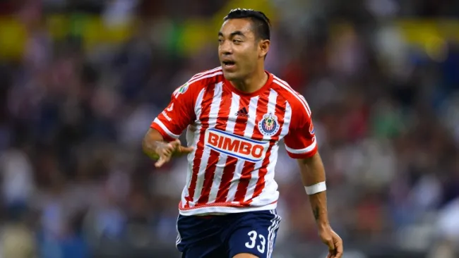 Marco Fabián durante un encuentro de Chivas