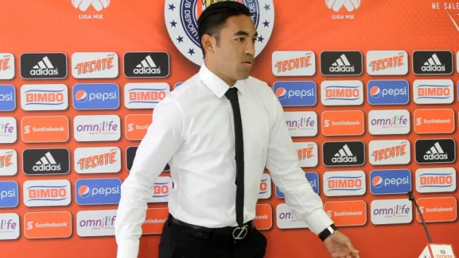 Marco Fabián en conferencia de prensa con Chivas