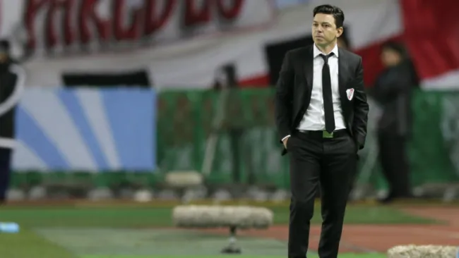 Marcelo Gallardo, observa juego de River en el Mundial de Clubes