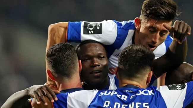 Layún y Herrera festejando una anotación del Porto